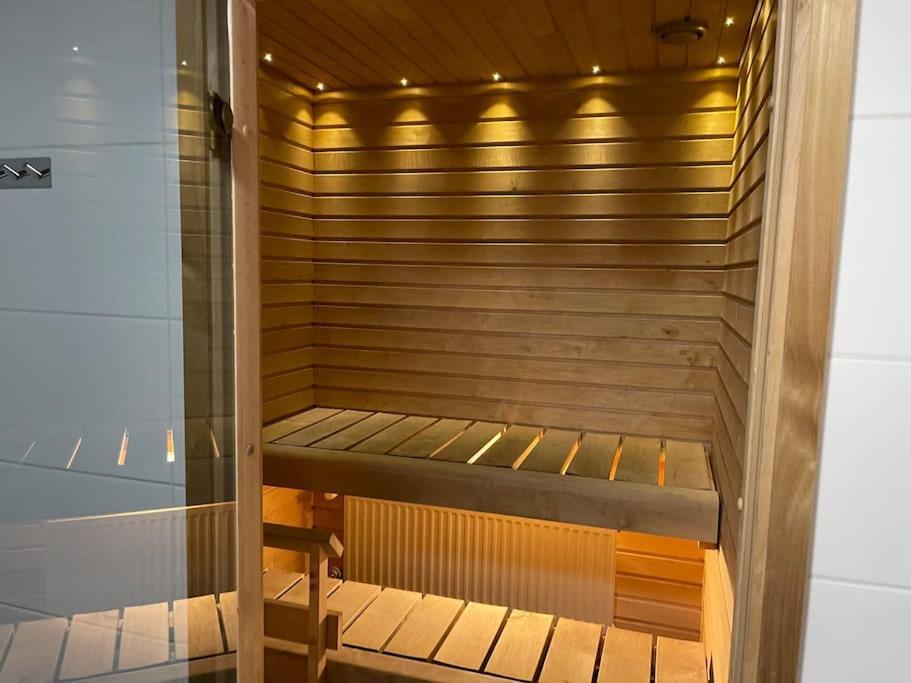 Tilava Kaksio, Saunalla Ja Saehkoeauton Latauksella. Tampere Exterior foto